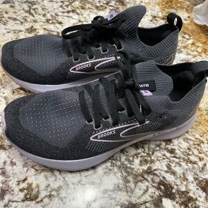 Brooks Women's Black and Gray Athletic Shoes